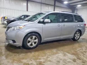 Toyota Sienna 3.5L 6 2015
