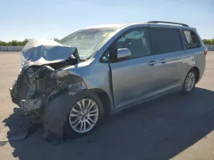 Toyota Sienna 3.5L 6 2015