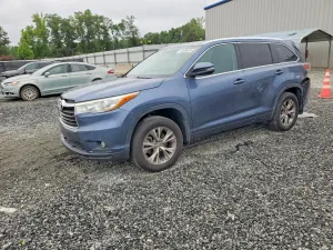 Toyota Highlander 3.5L 6 2015