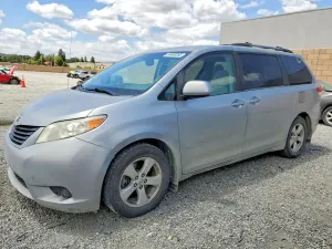 Toyota Sienna 3.5L 6 2012
