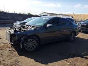 Hyundai Elantra 2.0L 4 2024