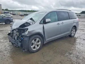 Toyota Sienna 3.5L 6 2013