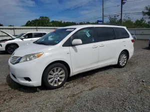 Toyota Sienna 3.5L 6 2016