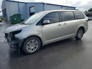 Toyota Sienna 3.5L 6 2017