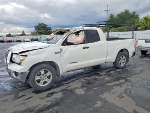 Toyota Tundra 5.7L 8 2011