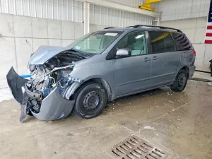 Toyota Sienna 3.5L 6 2010