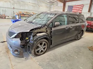 Toyota Sienna 3.5L 6 2013