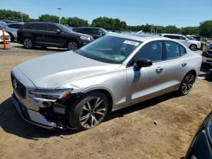 Volvo S60 2.0L 4 2024