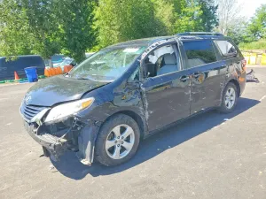 Toyota Sienna 3.5L 6 2015