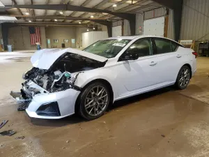 Nissan Altima 2.0L 4 2024