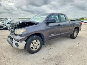 Toyota Tundra 4.6L 8 2013