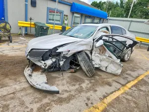 Lincoln MKS 3.5L 6 2015