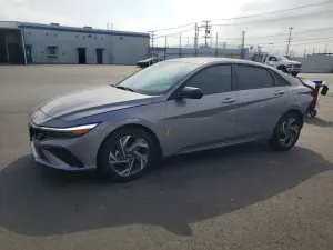 Hyundai Elantra 2.0L 4 2025