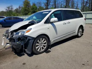 Toyota Sienna 3.5L 6 2017