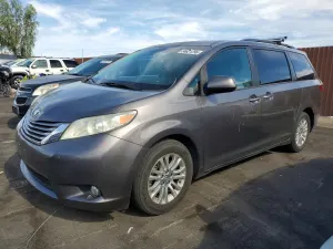 Toyota Sienna 3.5L 6 2017