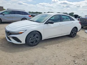 Hyundai Elantra 2.0L 4 2026