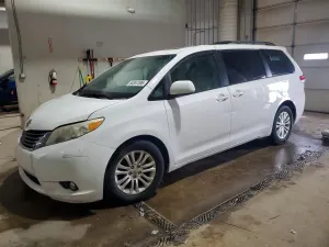 Toyota Sienna 3.5L 6 2013