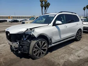 BMW X7 3.0L 6 2025