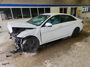 Hyundai Elantra 2.0L 4 2021