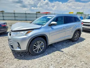 Toyota Highlander 3.5L 6 2017
