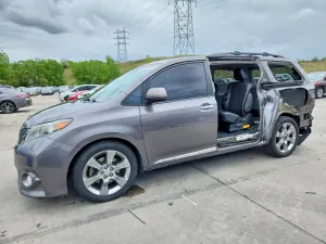 Toyota Sienna 3.5L 6 2014