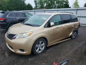 Toyota Sienna 3.5L 6 2012