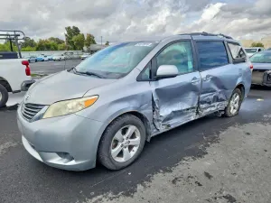 Toyota Sienna 3.5L 6 2012