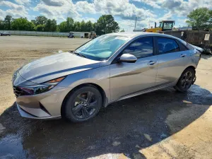 Hyundai Elantra 2.0L 4 2023