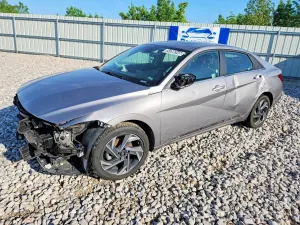 Hyundai Elantra 2.0L 4 2025