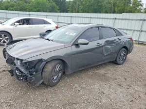 Hyundai Elantra 2.0L 4 2024