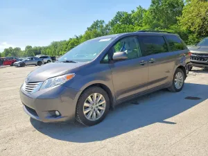 Toyota Sienna 3.5L 6 2015