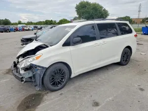 Toyota Sienna 3.5L 6 2014