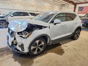 Volvo XC40 2.0L 4 2025