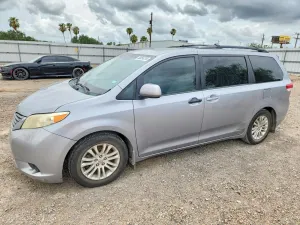 Toyota Sienna 3.5L 6 2013