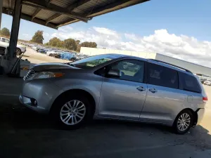 Toyota Sienna 3.5L 6 2011
