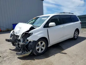 Toyota Sienna 3.5L 6 2015