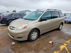 Toyota Sienna 3.5L 6 2010