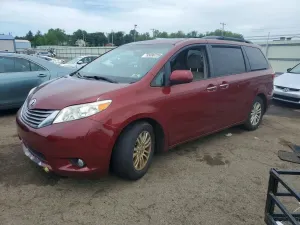 Toyota Sienna 3.5L 6 2017