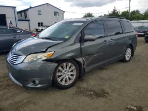 Toyota Sienna 3.5L 6 2011