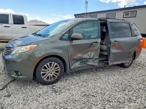 Toyota Sienna 3.5L 6 2011