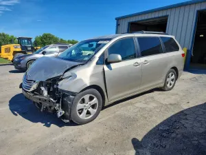 Toyota Sienna 3.5L 6 2015