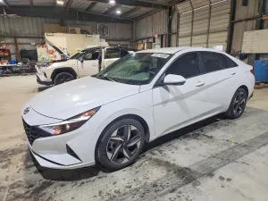 Hyundai Elantra 2.0L 4 2023