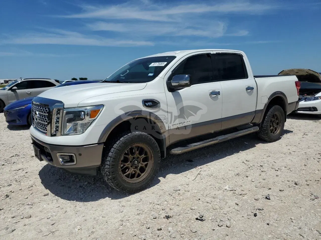 Nissan Titan SV 5.6L 8 2017