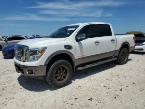 Nissan Titan SV 5.6L 8 2017