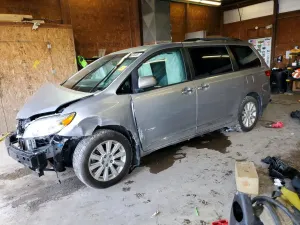 Toyota Sienna 3.5L 6 2015