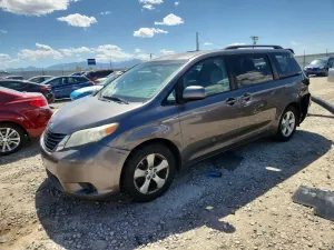 Toyota Sienna 3.5L 6 2011