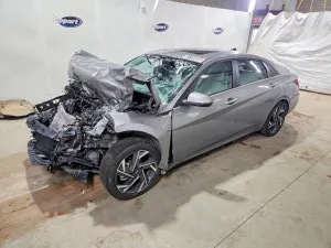 Hyundai Elantra 2.0L 4 2025