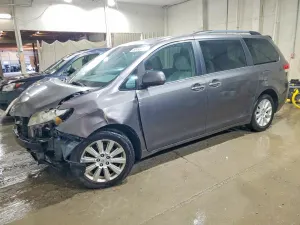 Toyota Sienna 3.5L 6 2013