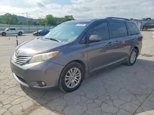 Toyota Sienna 3.5L 6 2015
