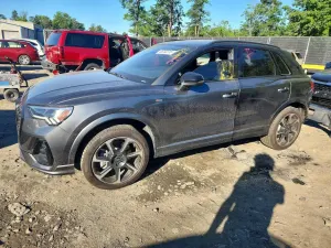 Audi Q3 2.0L 4 2025